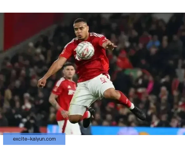 奥布拉克迎来欧战零封新里程碑，表现稳健继续引领球队防线